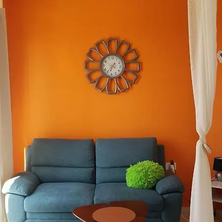 Pearl Julia's Studio Apart Otel *