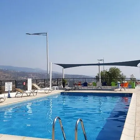 Pearl Julia's Studio Aparthotel Peyia